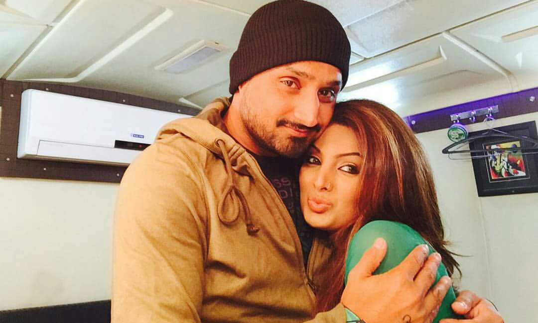 Geeta Basra shared candid pics with Harbhajan Singh from their vacation